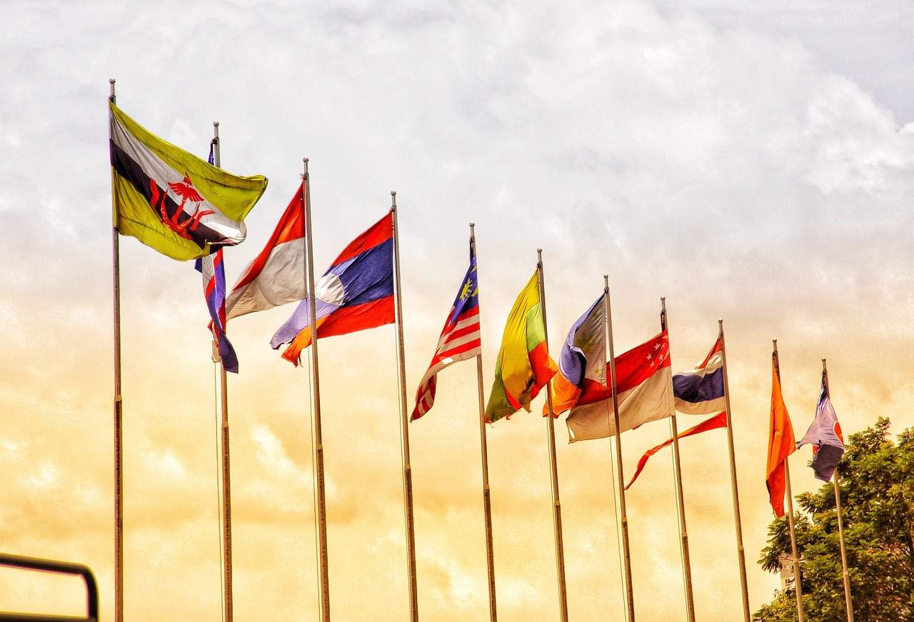 Flaggen der ASEAN Staaten
