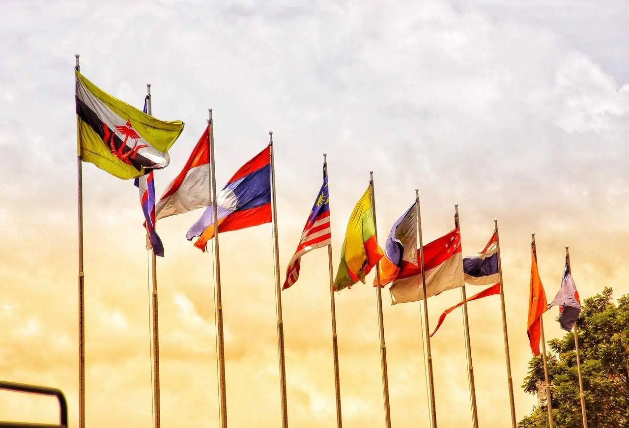 Flaggen der ASEAN Staaten