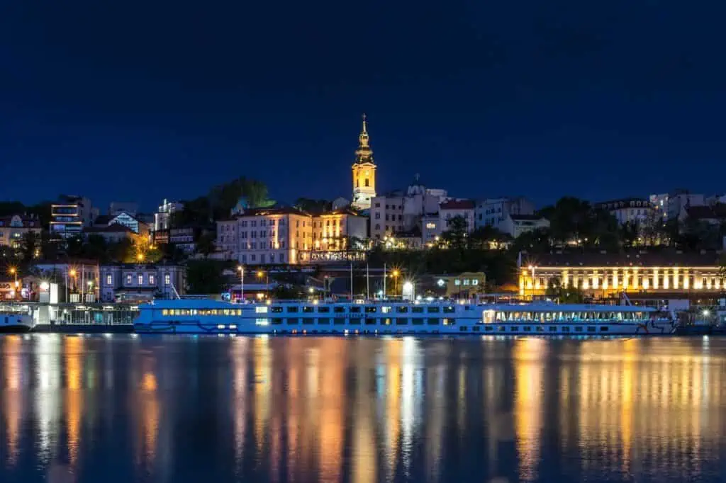Belgrad: Stadtpanorama bei Nacht