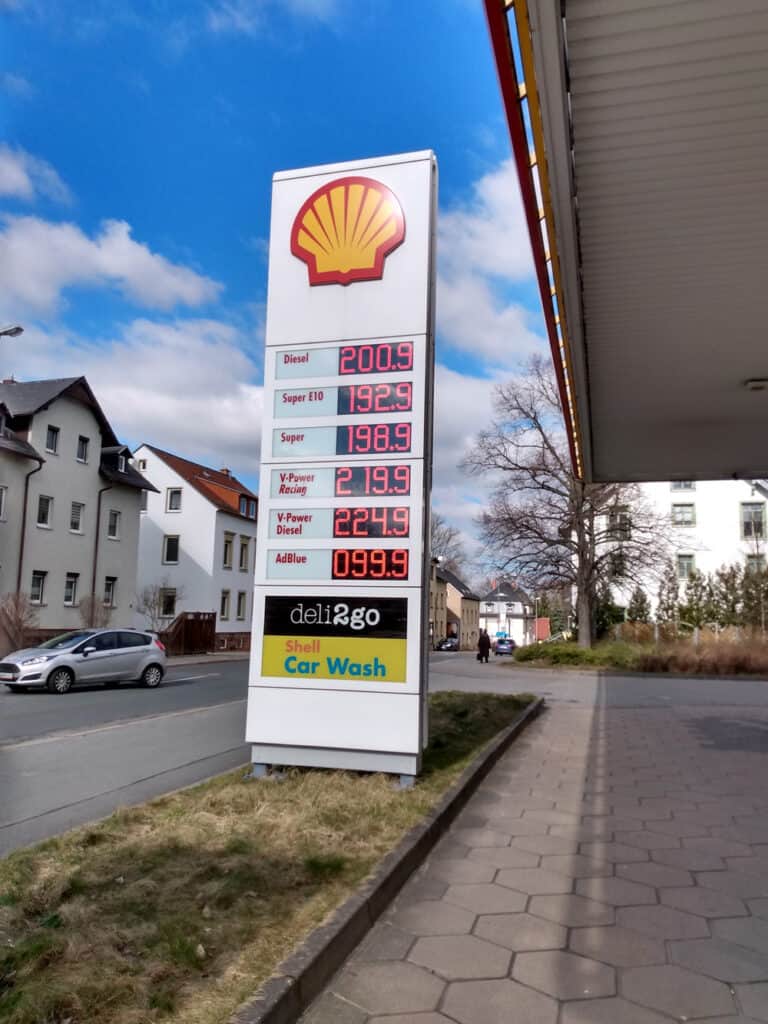 Preistafel der Shell Tankstelle gestern mittag.