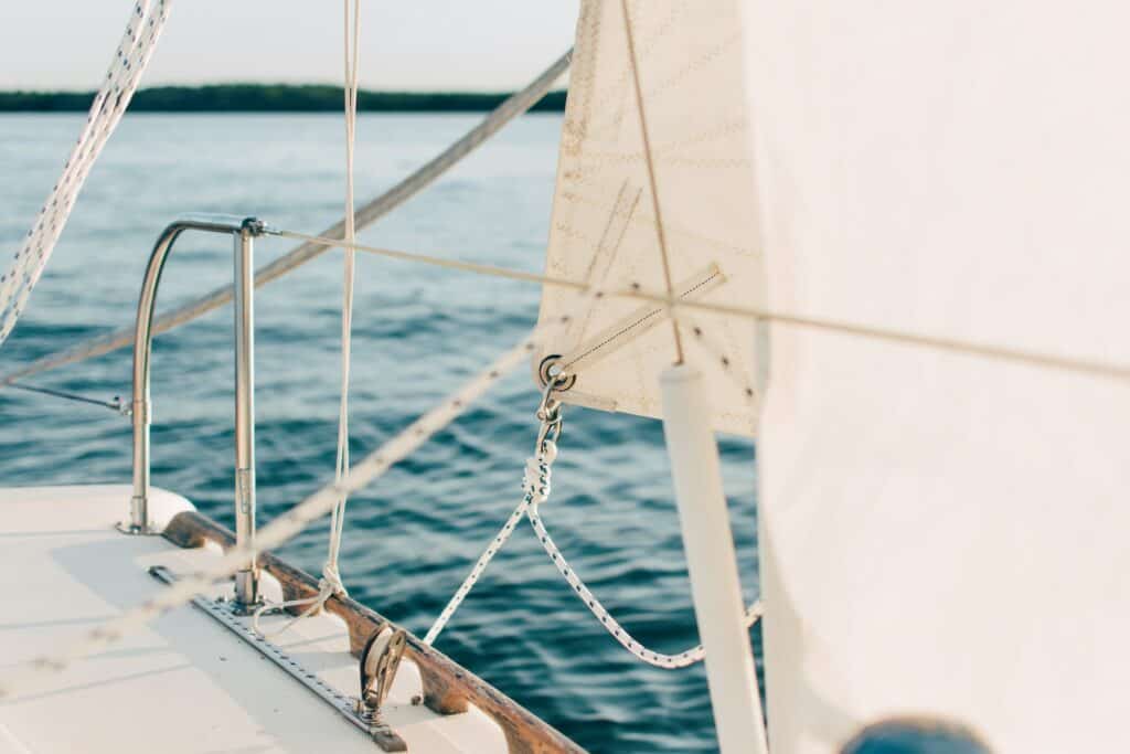 Deck eines Segelbootes