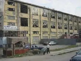 Albanien: stillgelegte Fabrik