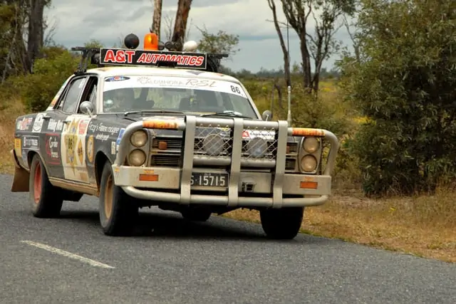 V8 mit Wildfänger im Outback