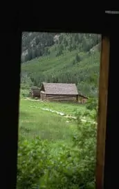 nur als Übergangslösung: Blockhaus, Ferienhaus