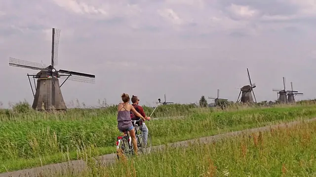 Die weltberühmten Kinderdijk Windmühlen, ein Wahrzeichen Hollands