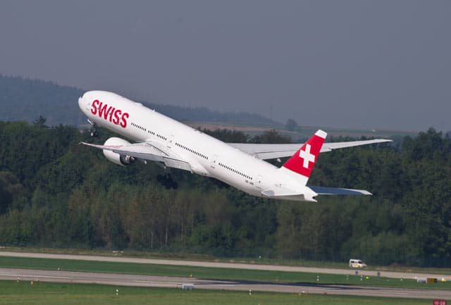 Boeing 777 startet vom Flughafen Zürich