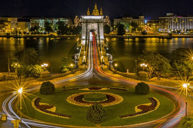 Budapest, Brücke über die Donau bei Nacht