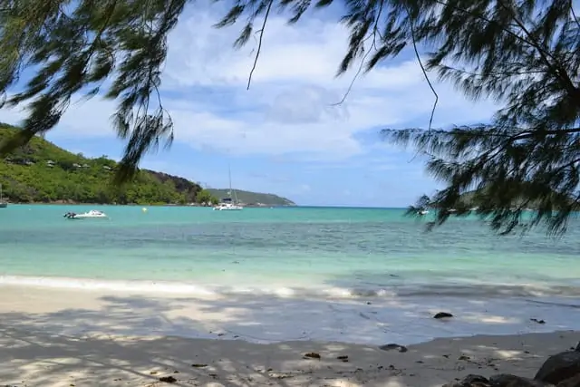 Strand der Insel Mahè, Hauptinsel der Seychellen