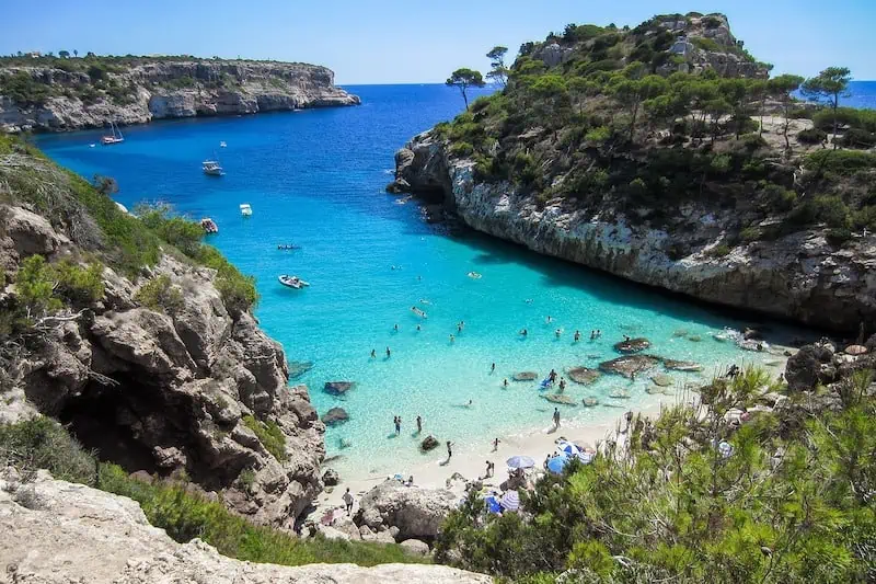 Mittelmeerinsel Mallorca: Strand und blaues Wasser