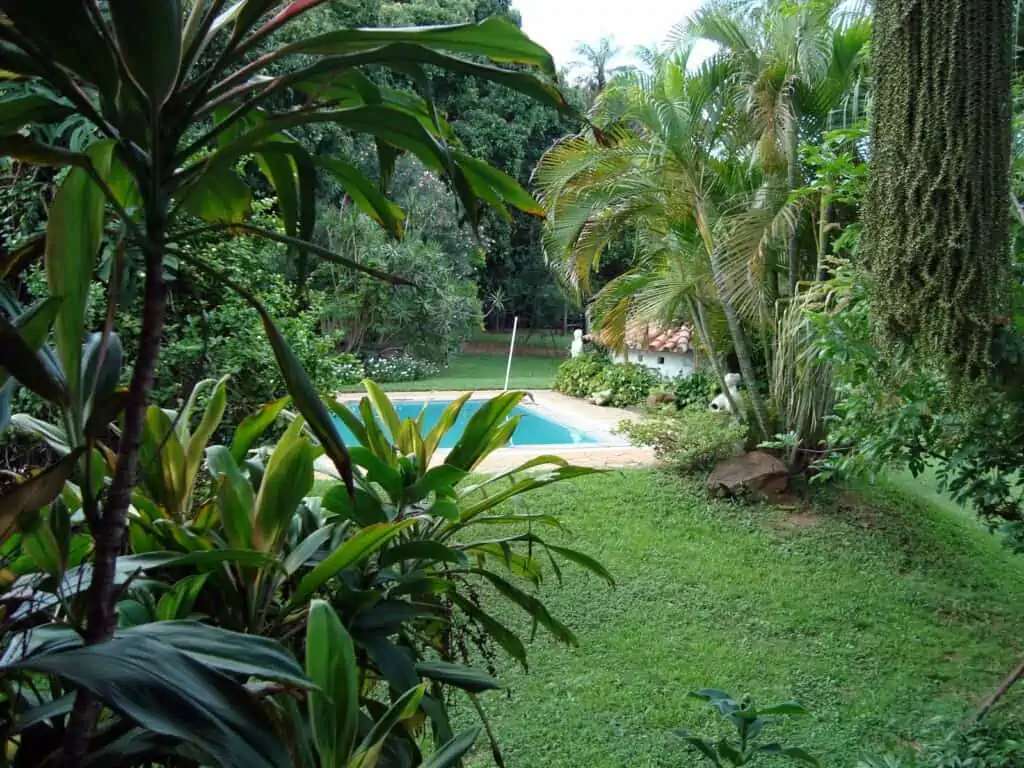 Paraguay, Garten mit Pool