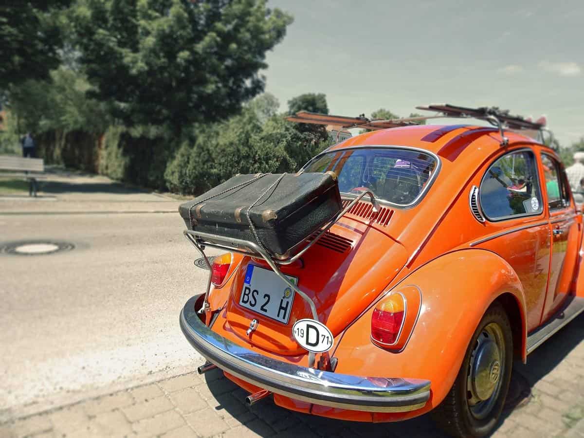VW Käfer mit Gepäck